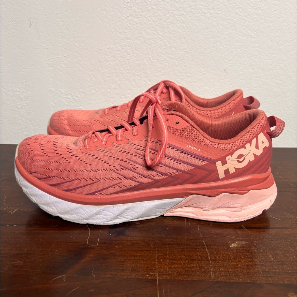 HOKA One One Arahi 4 Running Shoes Women’s 10.5 Coral Pink Sneakers